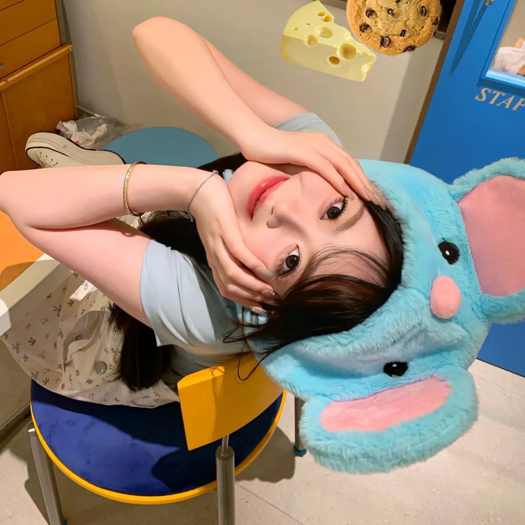某个世界海报